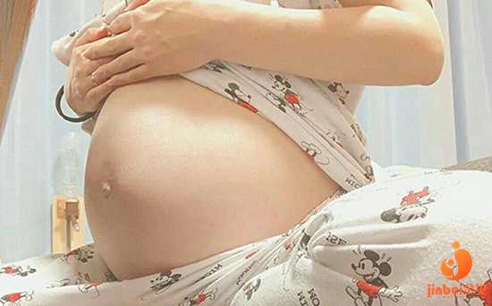 青岛55岁借卵子自怀,女人多大不能生育要二胎的极限年龄是多少